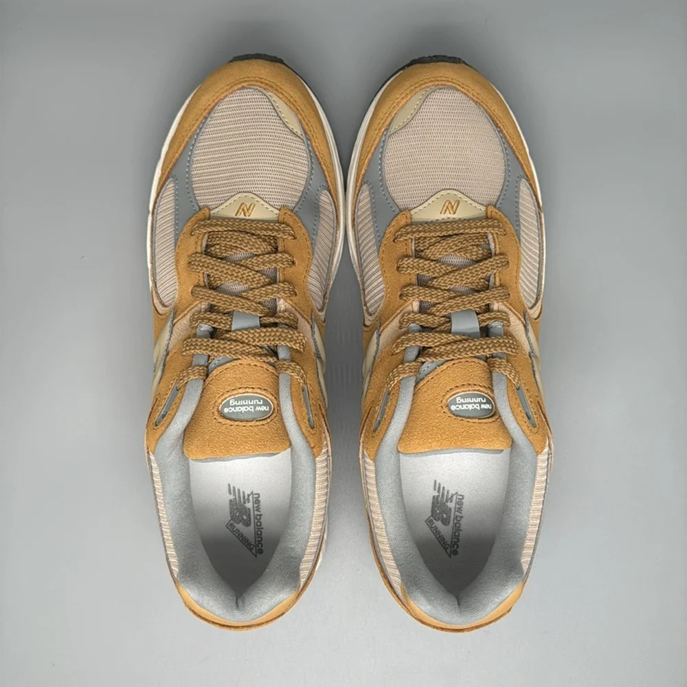 New Balance 2002R U2002RCE Beige Grey Running Shoes Men's Sz 10.5D Women's Sz 12